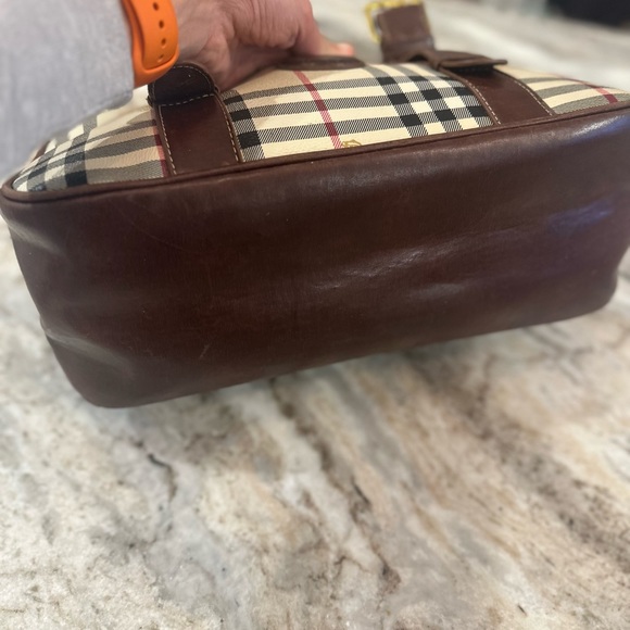 Gorgeous GUC true vintage Burberry tote - Picture 9 of 10